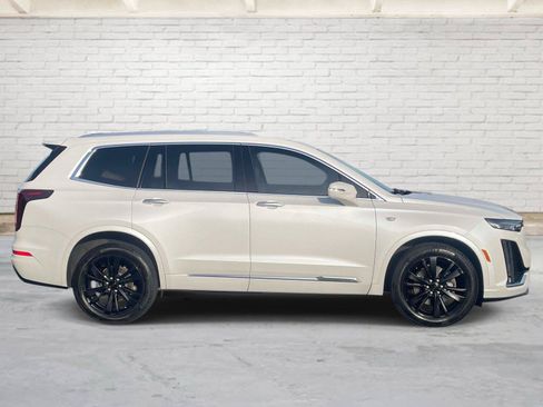 Used 2020 Cadillac XT6 Premium Luxury AWD/4WD image 2