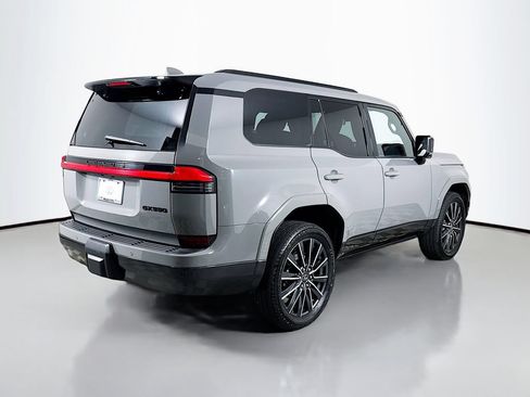 Used 2024 Lexus GX 550 w/ Accessory Package (2T) AWD/4WD image 5