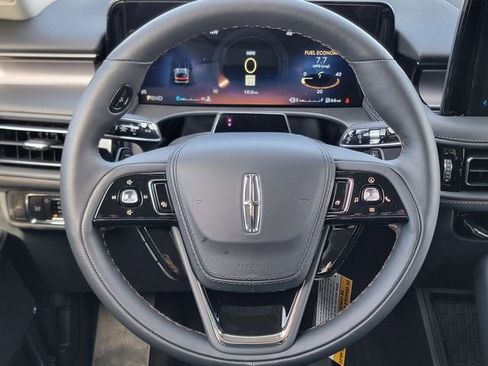 New 2026 Lincoln Aviator AWD image 32