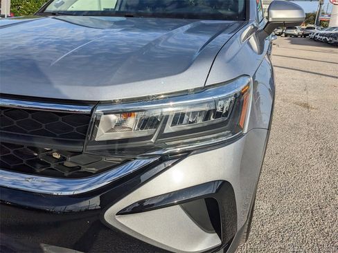 Used 2023 Volkswagen Taos SE image 10