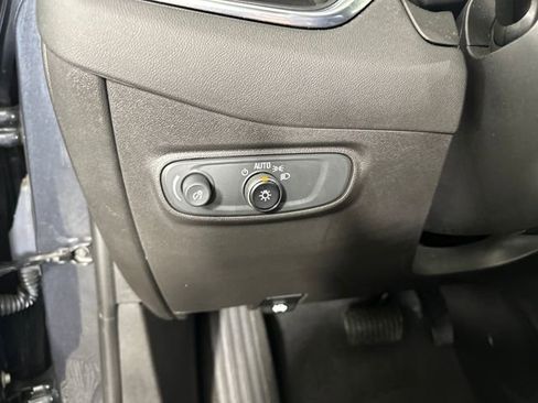 Used 2023 Chevrolet Equinox LT image 19