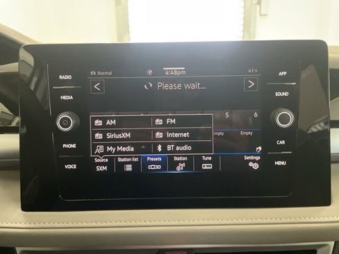 Certified 2025 Volkswagen Taos SE w/ Panoramic Sunroof Package image 18