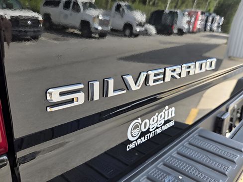 Used 2023 Chevrolet Silverado 2500 High Country w/ Z71 Off-Road Package AWD/4WD image 34