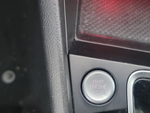 Used 2019 Volkswagen Jetta SEL image 24