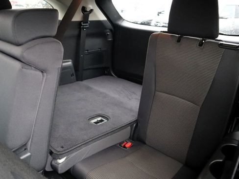 Used 2023 Toyota Highlander L image 10