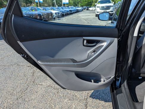 Used 2016 Hyundai Elantra SE FWD image 28