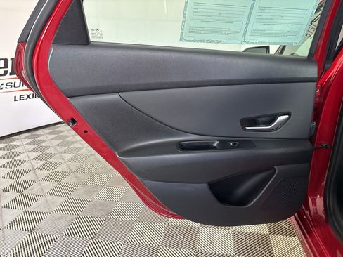 Used 2025 Hyundai Elantra SEL FWD image 19