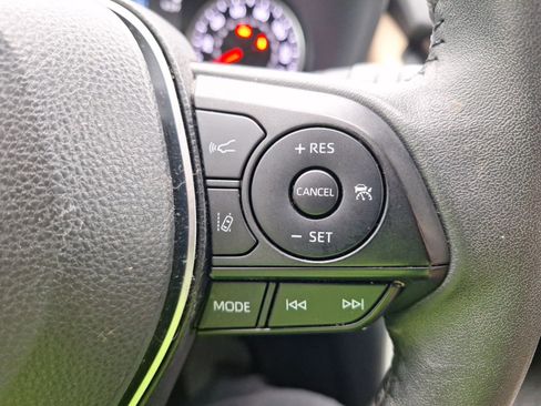 Used 2022 Toyota RAV4 XLE Premium image 21