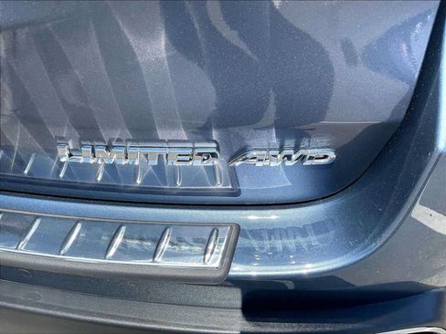 Used 2018 Toyota Highlander Limited Platinum AWD/4WD image 11