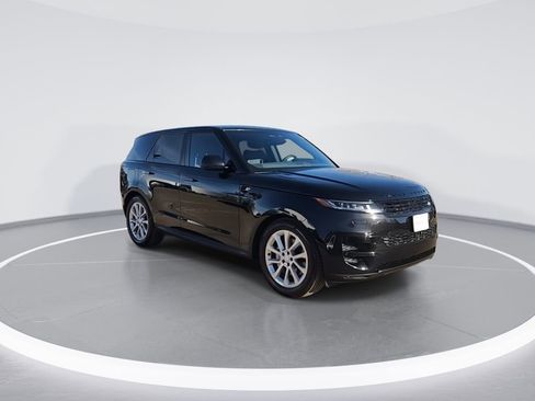 Used 2025 Land Rover Range Rover Sport SE image 2