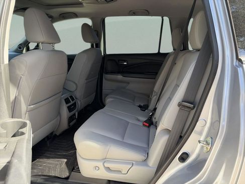 Certified 2017 Honda Pilot Touring image 17