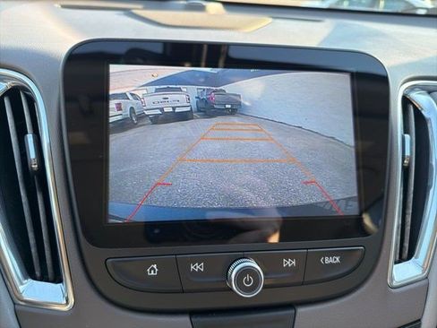 Used 2017 Chevrolet Malibu LT w/ Leather Package FWD image 26