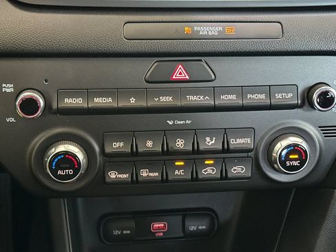 Certified 2021 Kia Sportage LX w/ LX Fwd Popular Package image 22