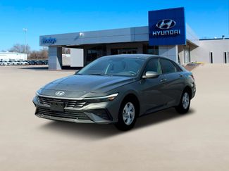 New 2025 Hyundai Elantra SE image 1