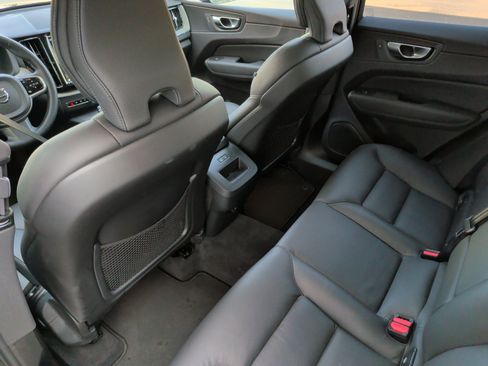 Used 2025 Volvo XC60 B5 Plus image 32