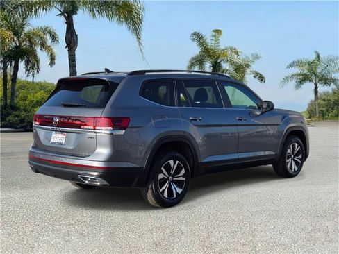 Used 2025 Volkswagen Atlas SE image 4
