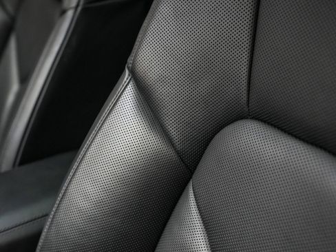 Used 2025 Porsche Macan image 27