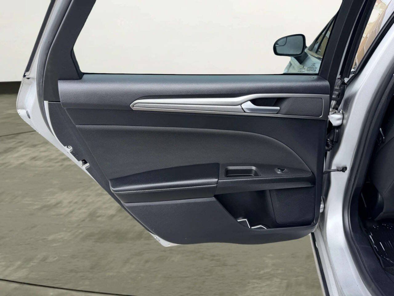 Used 2018 Ford Fusion SE FWD image 23