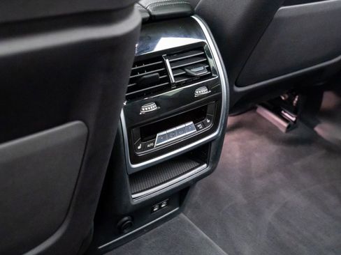 Used 2024 BMW X7 M60i w/ Executive Package image 19