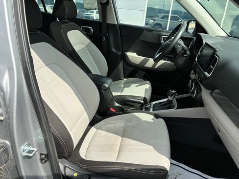 Used 2025 Hyundai Venue SEL FWD image 20
