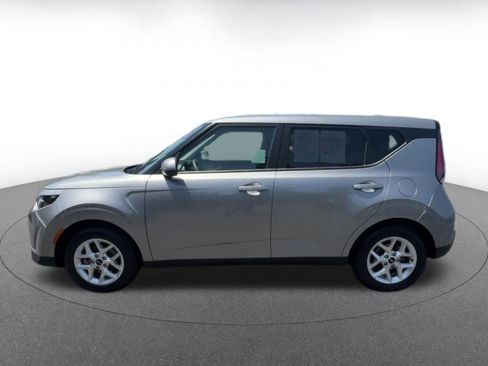 Used 2025 Kia Soul LX w/ LX Technology Package FWD image 9