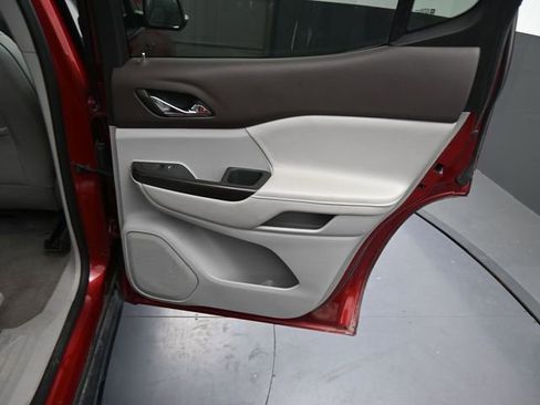 Used 2023 GMC Acadia SLT image 15