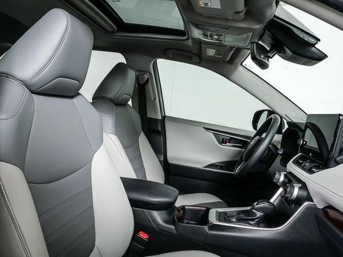 Used 2023 Toyota RAV4 Limited image 23