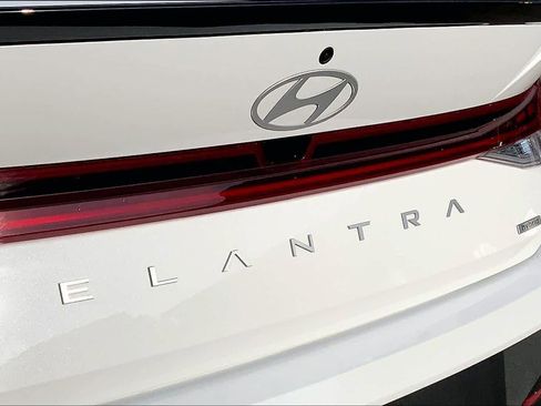Certified 2025 Hyundai Elantra SEL image 33