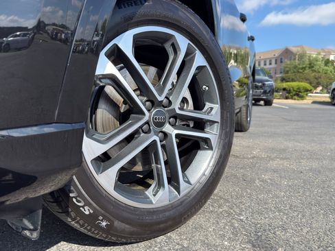 Used 2025 Audi Q5 Premium w/ Convenience Package image 3