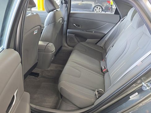 Used 2024 Hyundai Elantra Blue FWD image 9