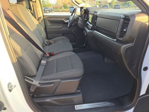Used 2022 Chevrolet Silverado 1500 LT AWD/4WD image 7
