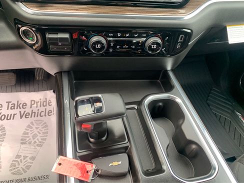 Used 2024 Chevrolet Silverado 1500 LT Trail Boss w/ Convenience Package II image 17