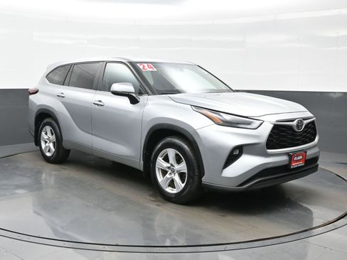 Used 2024 Toyota Highlander Limited AWD/4WD image 8
