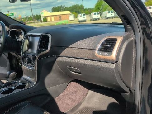 Used 2017 Jeep Grand Cherokee Limited w/ Luxury Group II AWD/4WD image 48
