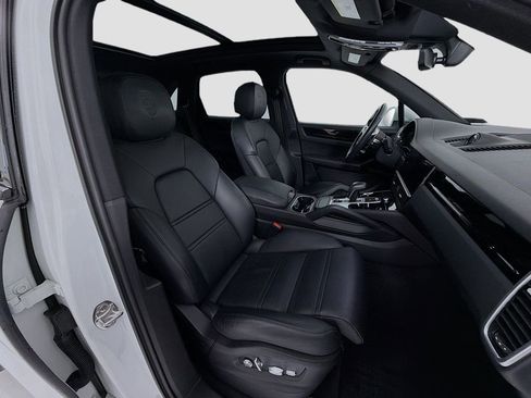 Certified 2019 Porsche Cayenne E-Hybrid AWD/4WD image 33