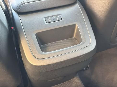 Certified 2025 Volvo XC60 B5 Plus AWD/4WD image 9