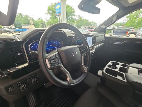 Used 2023 Chevrolet Silverado 1500 RST w/ Z71 Off-Road Package AWD/4WD image 10
