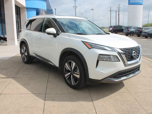 Used 2023 Nissan Rogue SL w/ SL Premium Package image 1