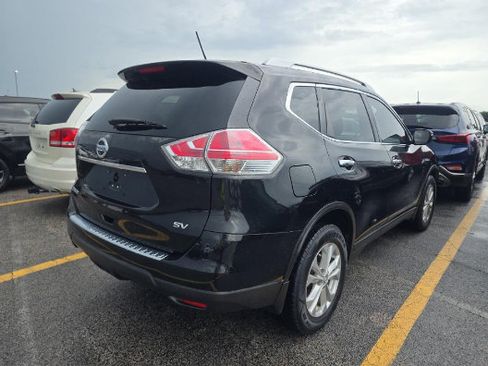 Used 2016 Nissan Rogue SV FWD image 2