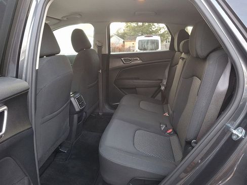 Used 2023 Kia Sportage LX image 10