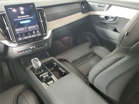 Certified 2026 Volvo XC90 B6 Ultra AWD/4WD image 14