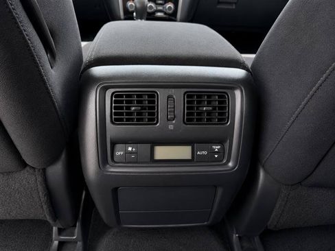 Used 2015 Nissan Pathfinder SV FWD image 17