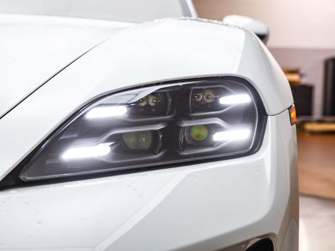 Used 2025 Porsche Taycan image 11