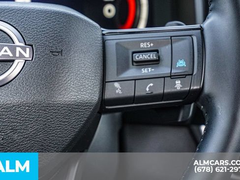 Used 2025 Nissan Rogue SL FWD image 29