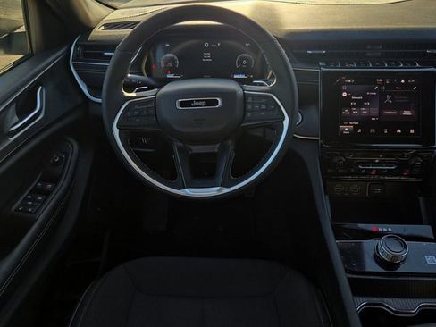 Used 2025 Jeep Grand Cherokee L Laredo w/ Luxury Tech Group I image 18