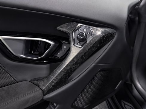 Used 2021 Lamborghini Huracan EVO RWD image 10