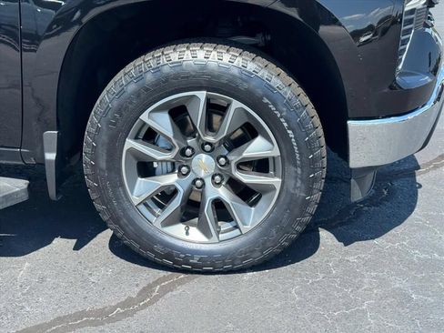 Used 2025 Chevrolet Silverado 1500 LT AWD/4WD image 9