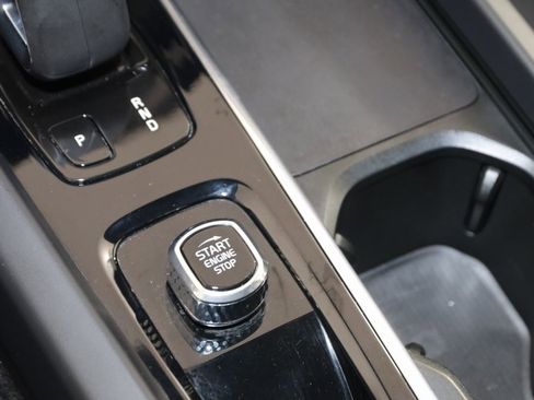 Used 2022 Volvo XC60 B5 Momentum image 28