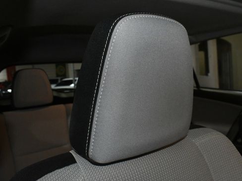 Used 2018 Toyota RAV4 XLE image 10