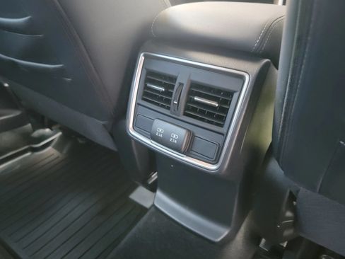 Used 2022 Subaru Forester Limited AWD/4WD image 17